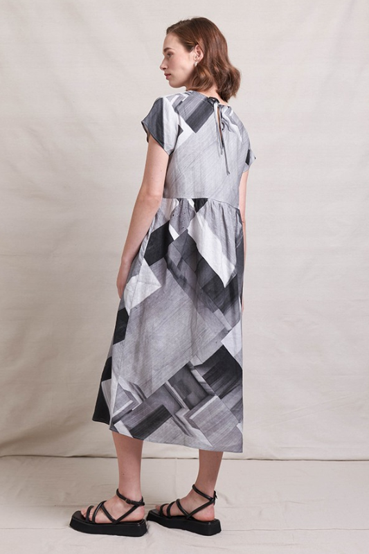 Neris Drawn To You Dress | Sphere Print