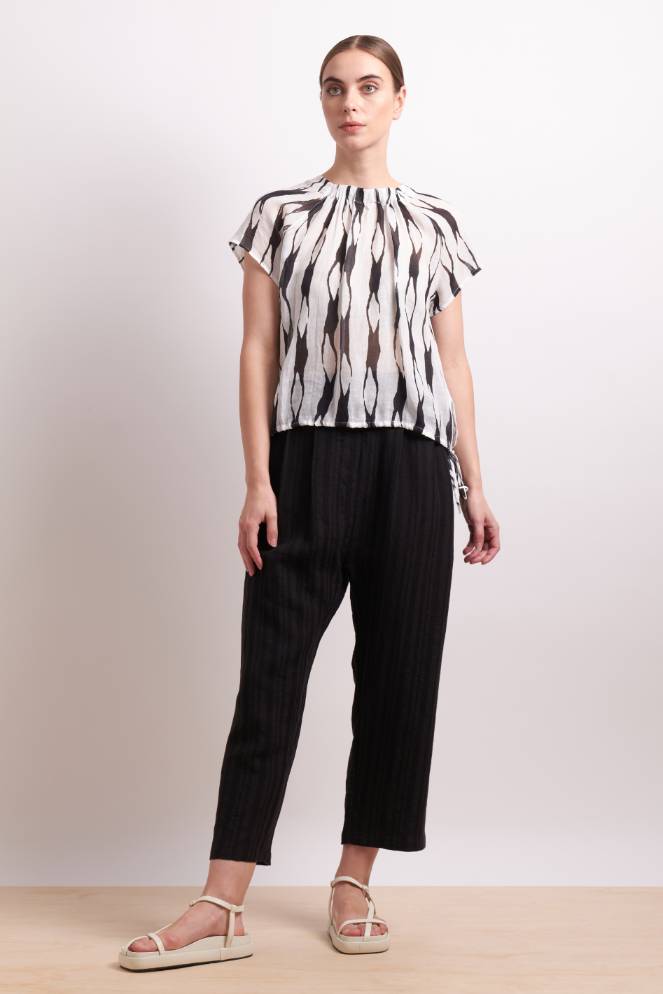 Neris Soft Focus Top | Liquorice | 2839