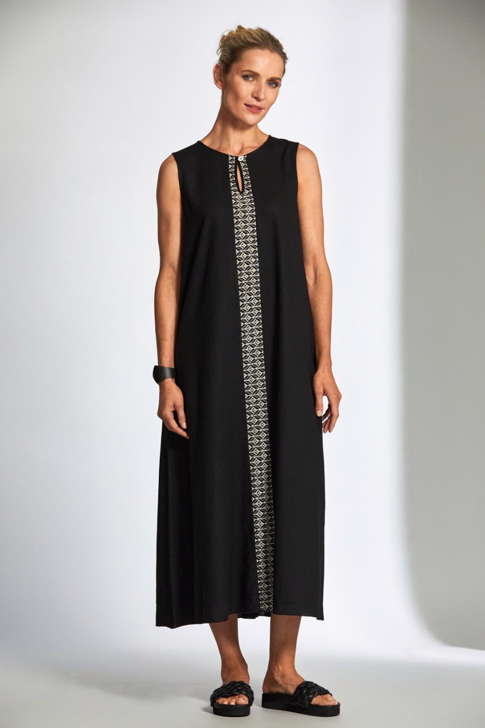 Peruzzi Long Linen Contrast Dress | Black | 25132