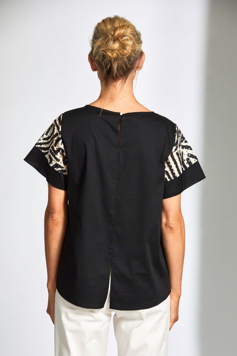 Peruzzi Print Punch Hole Top | Black | 25133