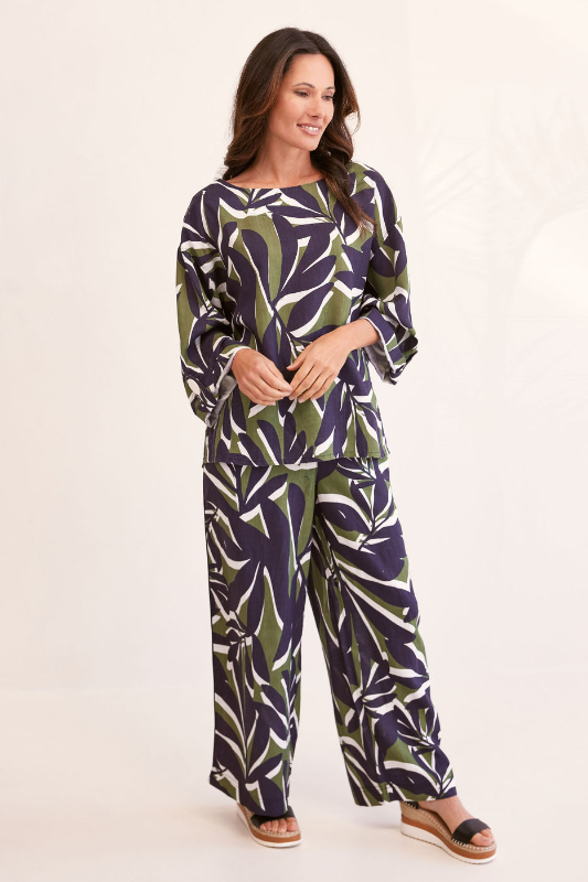 See Saw 3/4 Sleeve Top w Feature Button | Navy/Khaki Leaf