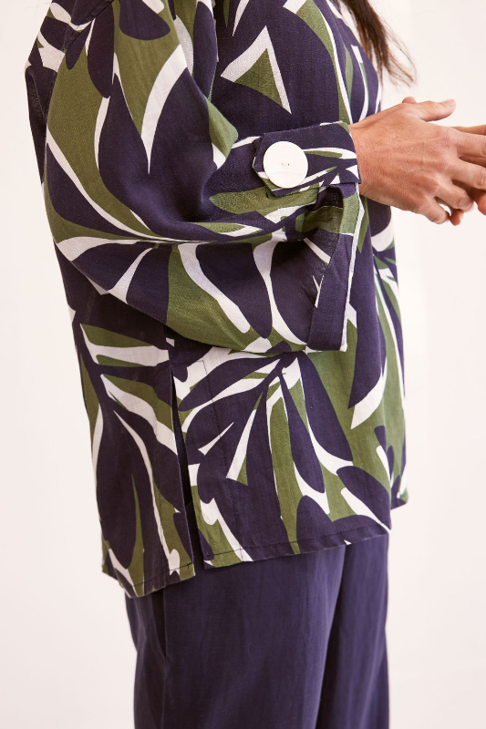 See Saw 3/4 Sleeve Top w Feature Button | Navy/Khaki Leaf