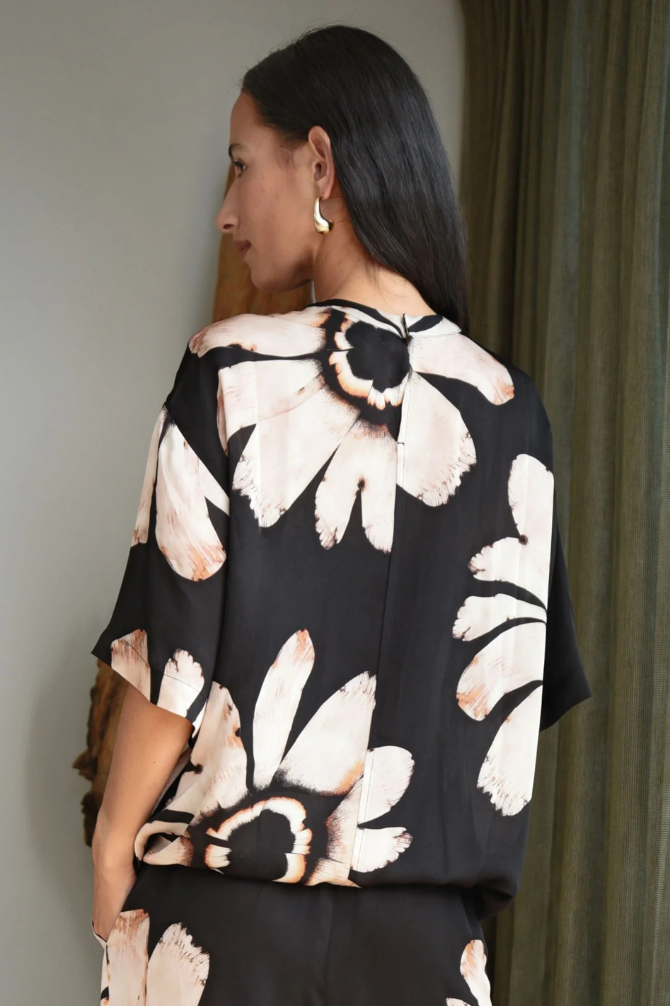 Cooper Come Out On Top in Daisy State of Mind Print