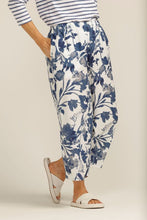 Load image into Gallery viewer, Goondiwindi Cotton Linen Blue Floral Cropped Pant Side Image

