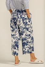 Load image into Gallery viewer, Goondiwindi Cotton Linen Blue Floral Cropped Pant Back Image
