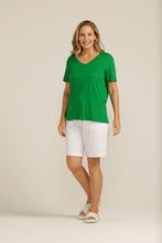Load image into Gallery viewer, Goondiwindi Cotton Linen Crew Neck Tee in Green
