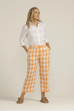 Load image into Gallery viewer, Goondiwindi Cotton Linen Gingham Cropped Pant in Apricot/White
