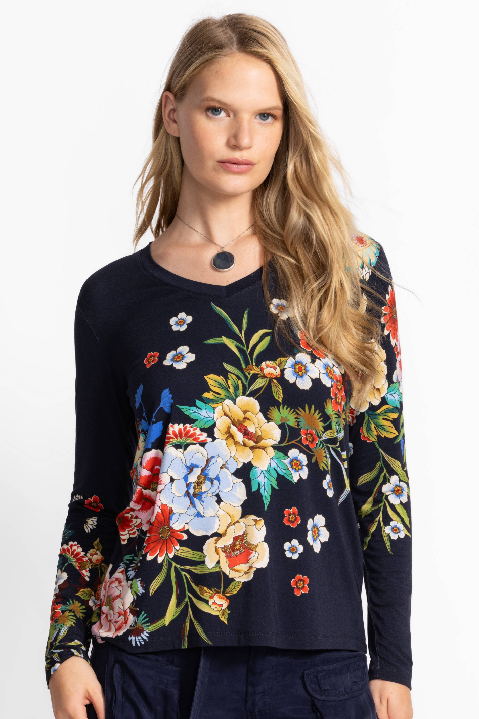The Janie Favorite Long Sleeve V-Neck Tee | Advestia | T16325-7