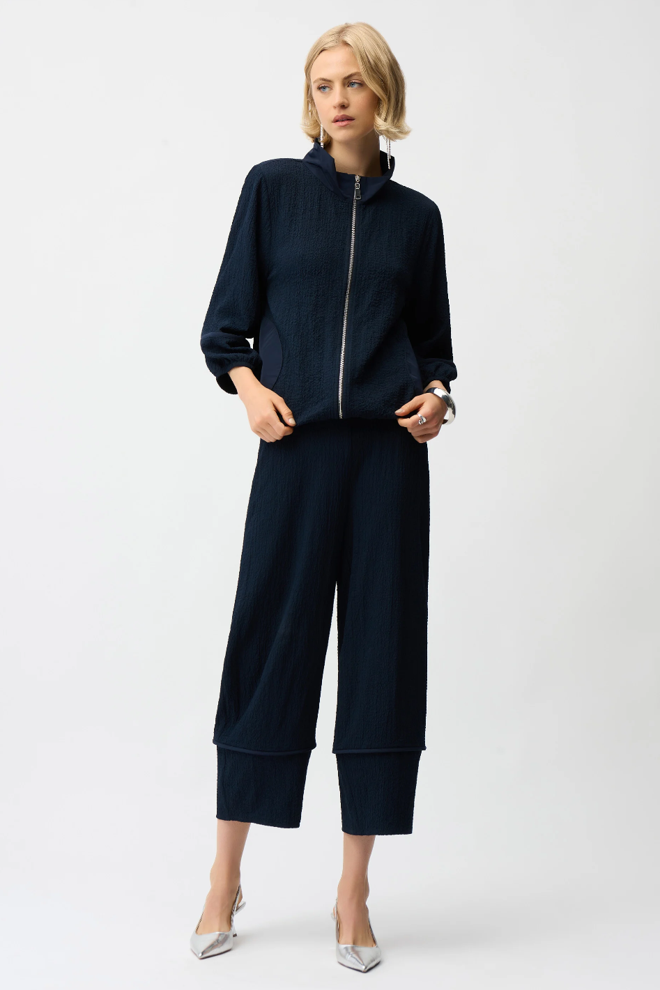 Joseph Ribkoff Seersucker Balloon Pull-On Pants in Midnight Blue