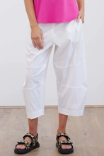 Load image into Gallery viewer, Mela Purdie Crop Frame Pant in White

