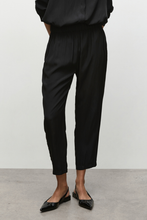 Load image into Gallery viewer, Mela Purdie Soft Capri | Mache
