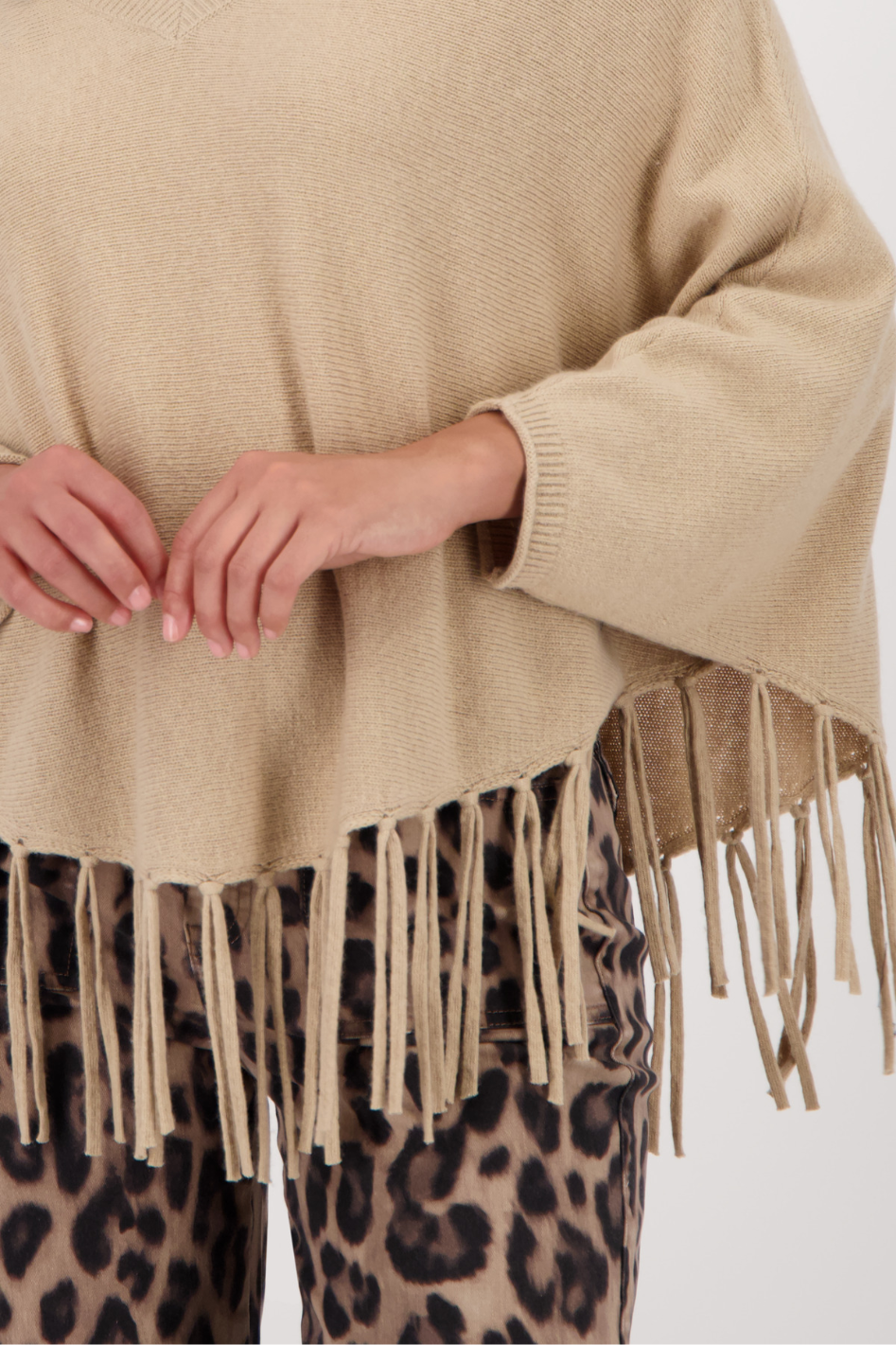 Monari Poncho with Fringes in Cinnamon