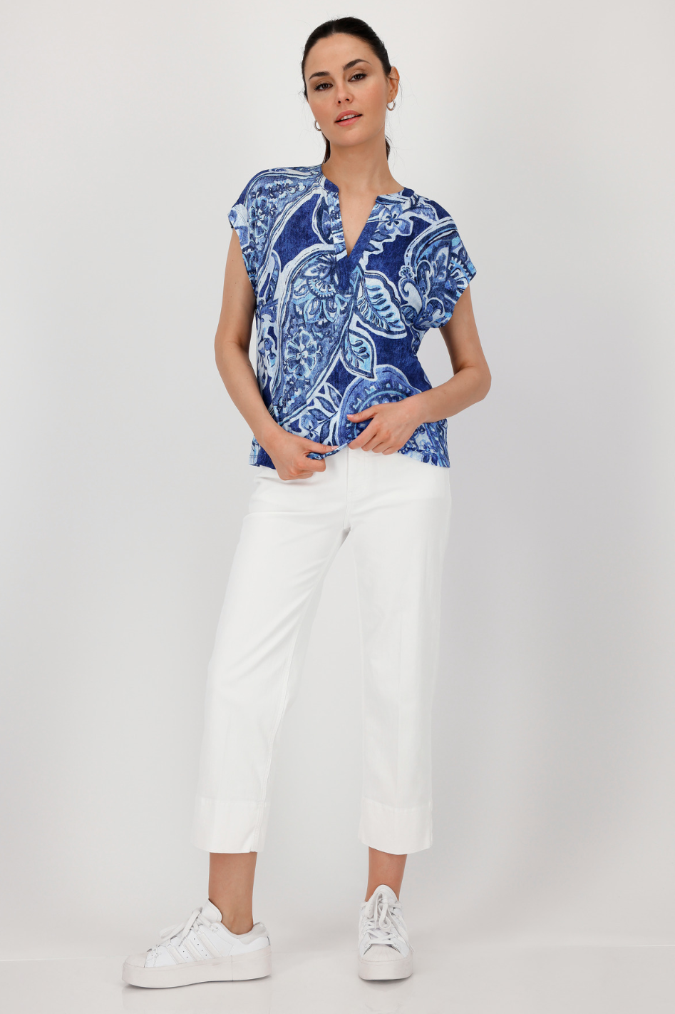 Monari V Neck T-Shirt in Paisley Allover 