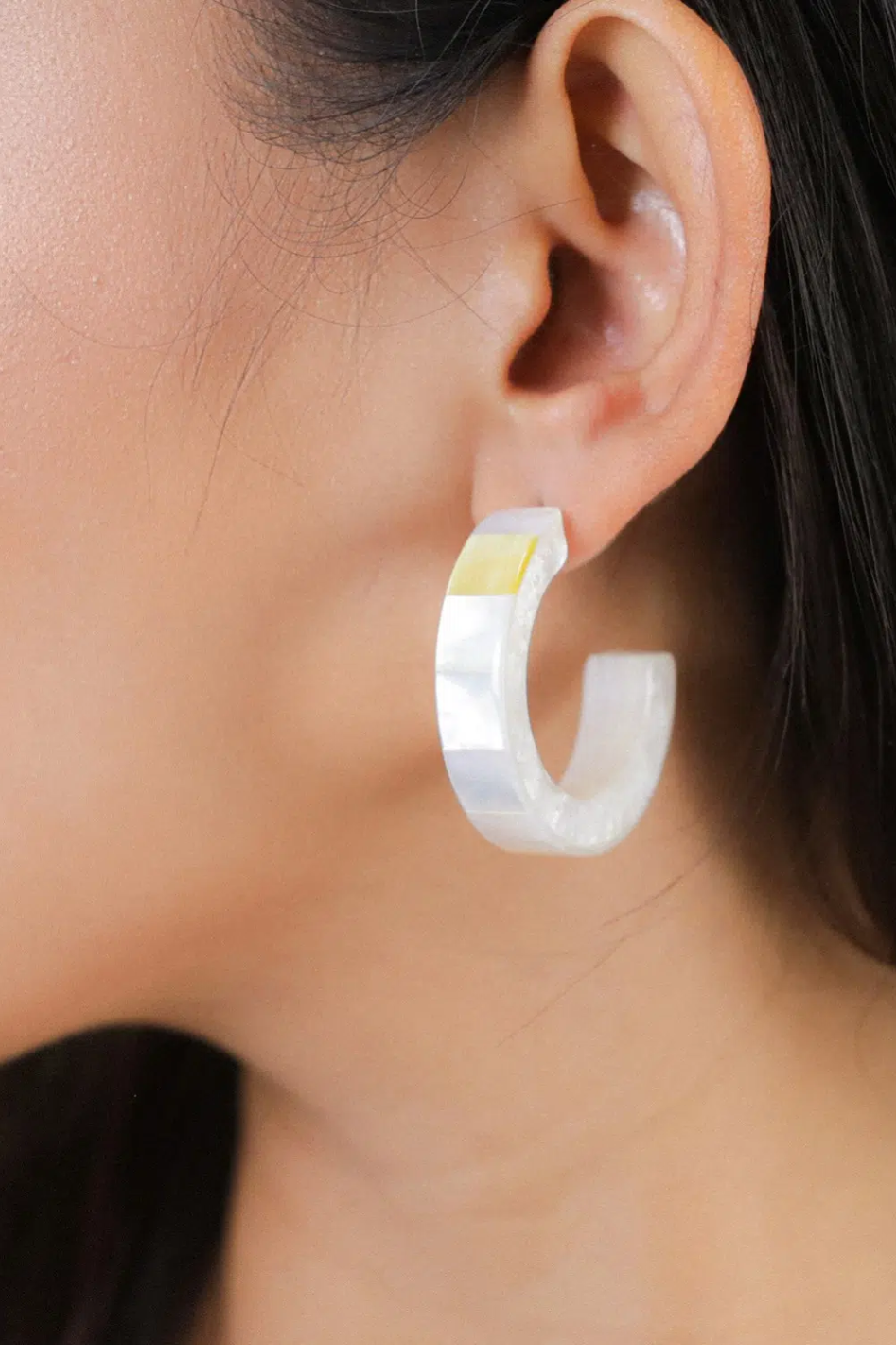Nature Bijoux San Lazzaro White Mother of Pearl Creoles