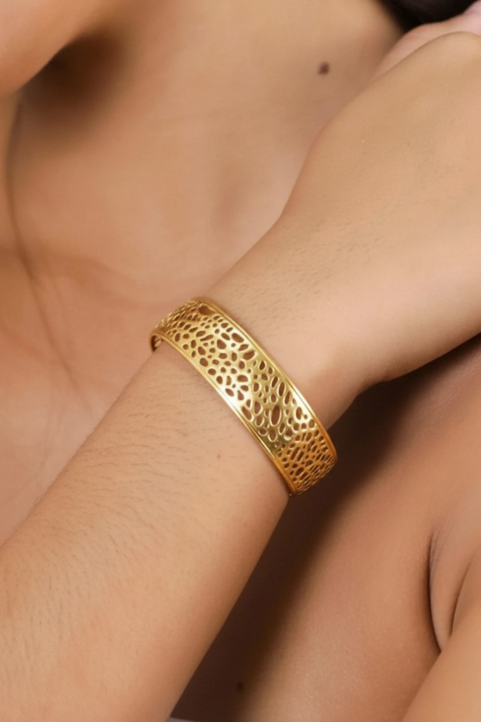 Ori Tao Coralia Openwork Golden Rigid Bracelet