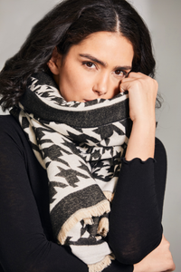 Peruzzi Herringbone Scarf | Black/Ecru | W24610
