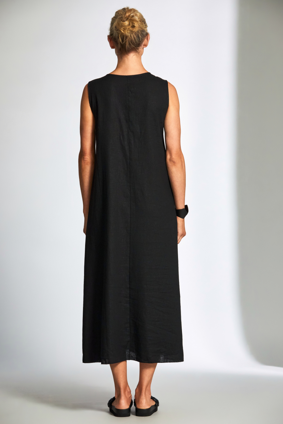 Peruzzi Long Linen Contrast Dress in Black