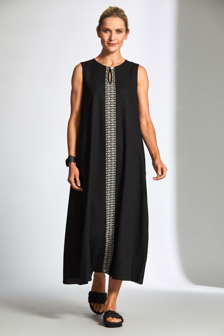 Peruzzi Long Linen Contrast Dress in Black
