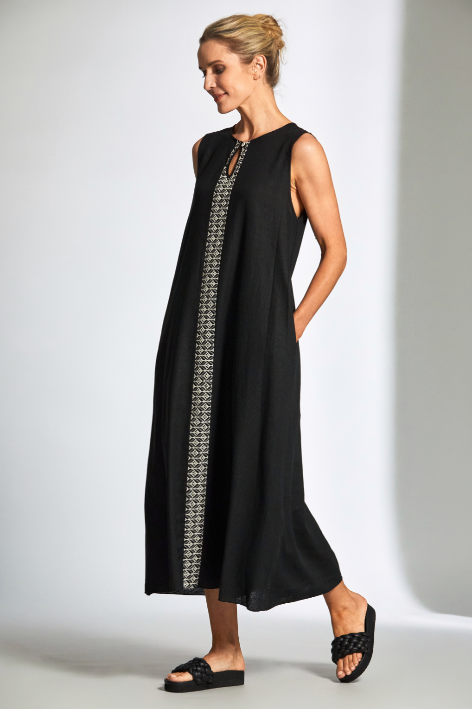 Peruzzi Long Linen Contrast Dress in Black