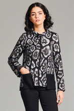 Load image into Gallery viewer, Peruzzi Print Pocket Top | Grey | W24214
