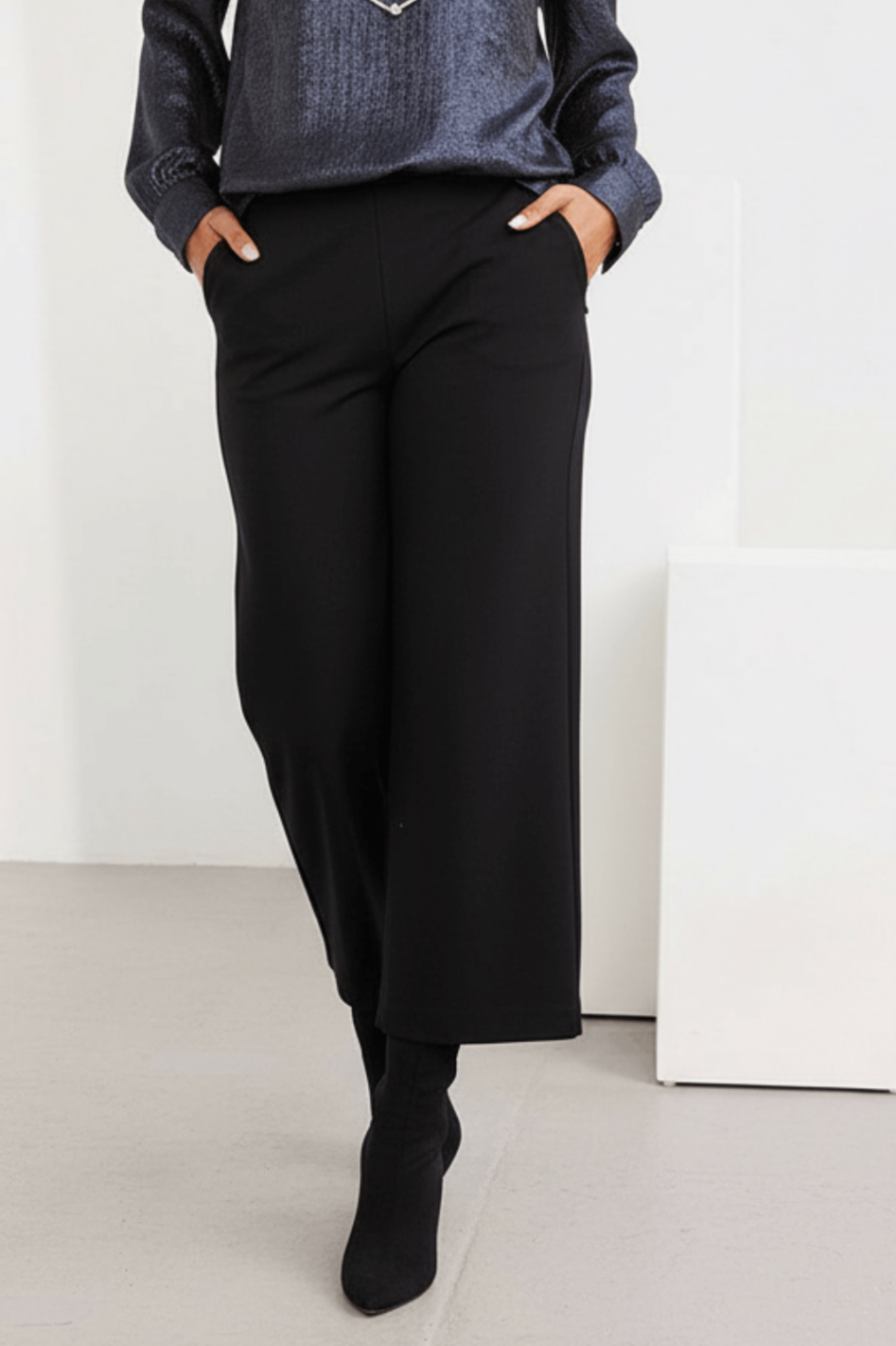 Peruzzi Pull On Wide Leg Trouser | Black | W25105