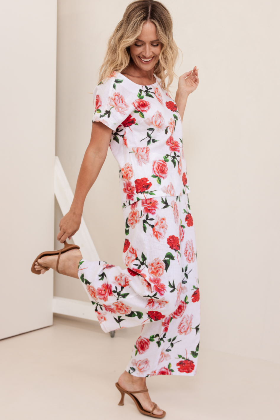 See Saw Linen Button Back Cap Sleeve Top in Roses Print