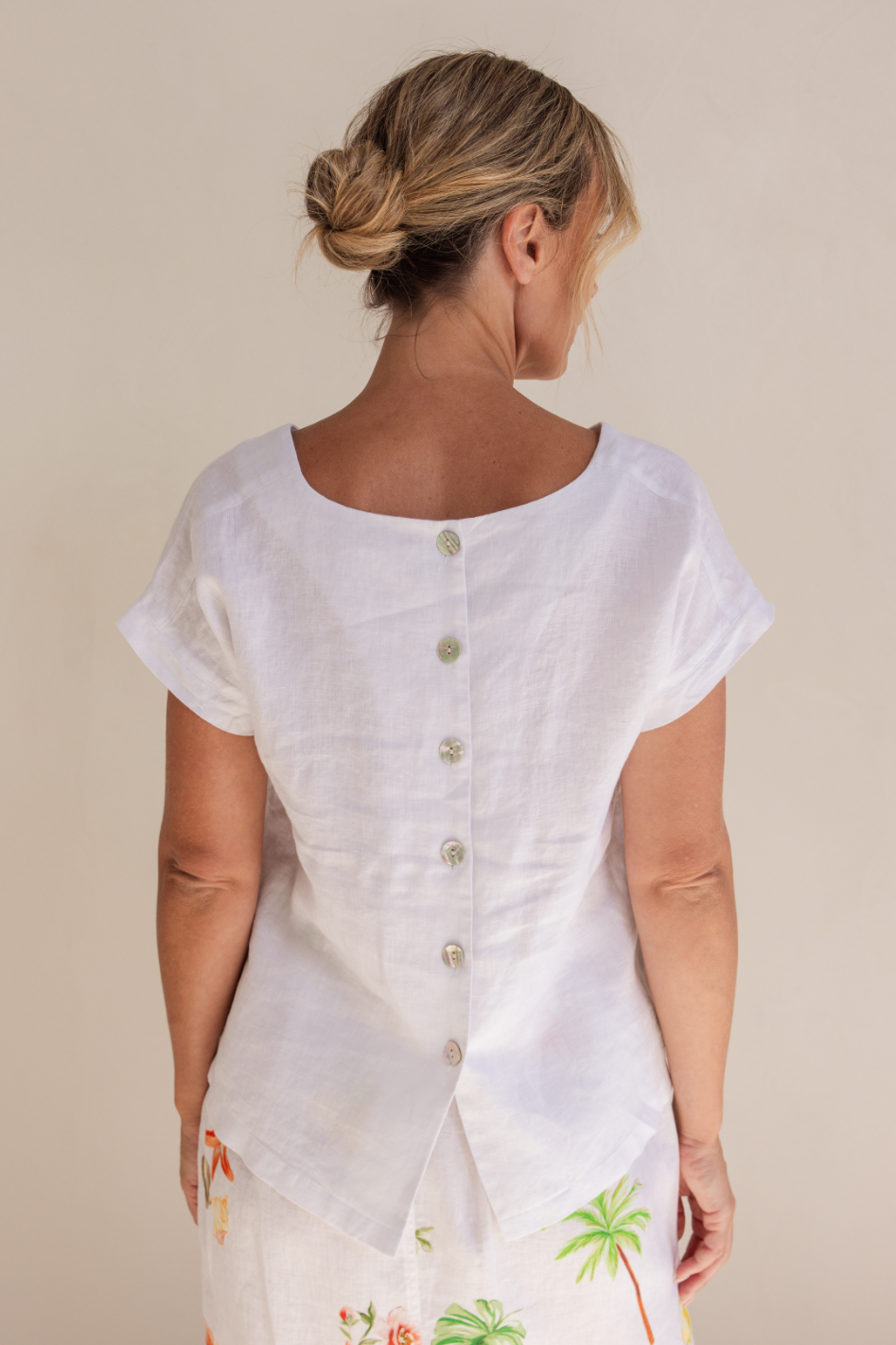 See Saw Linen Cap Sleeve Button Back Top in White