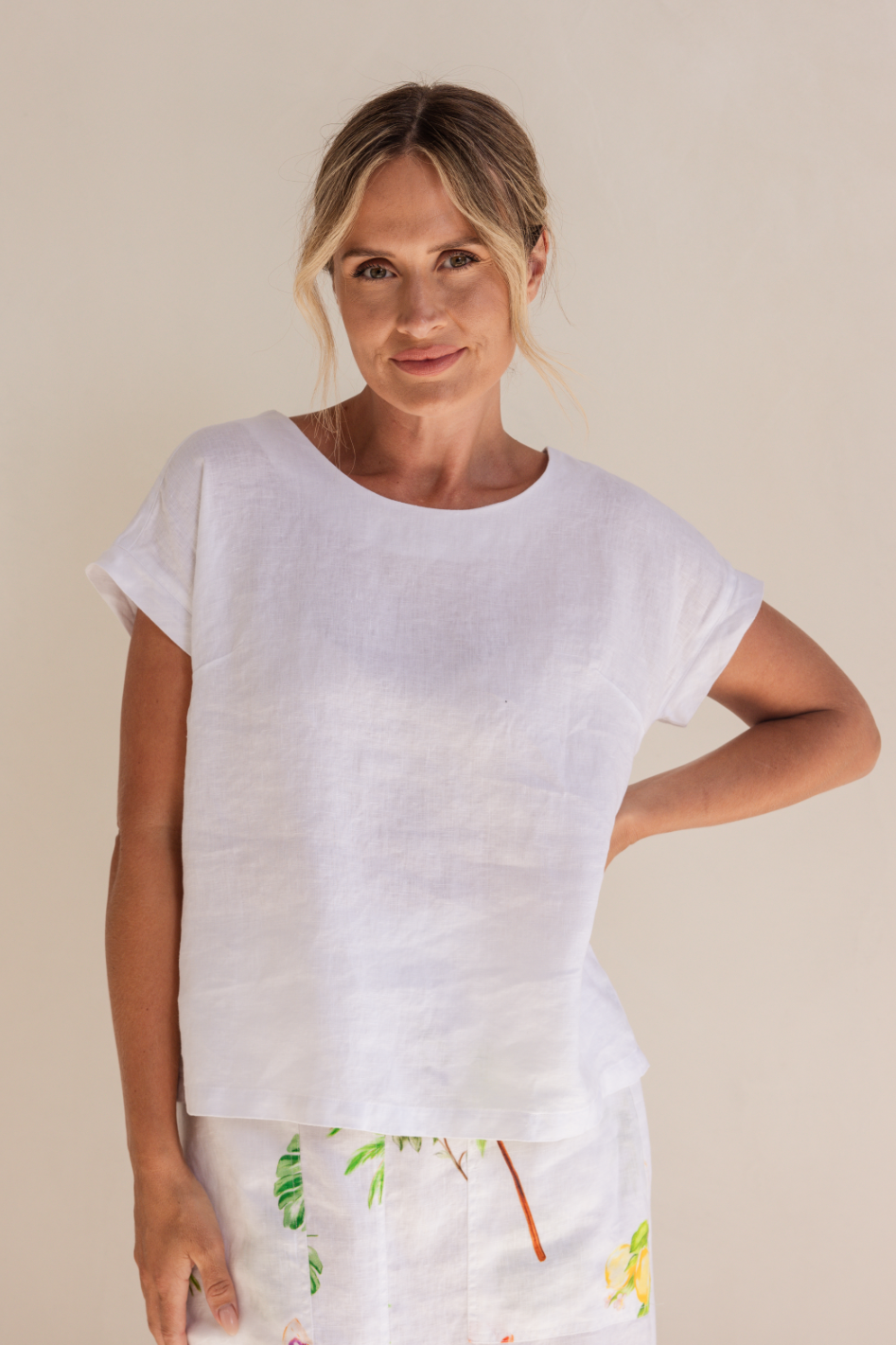 See Saw Linen Cap Sleeve Button Back Top in White