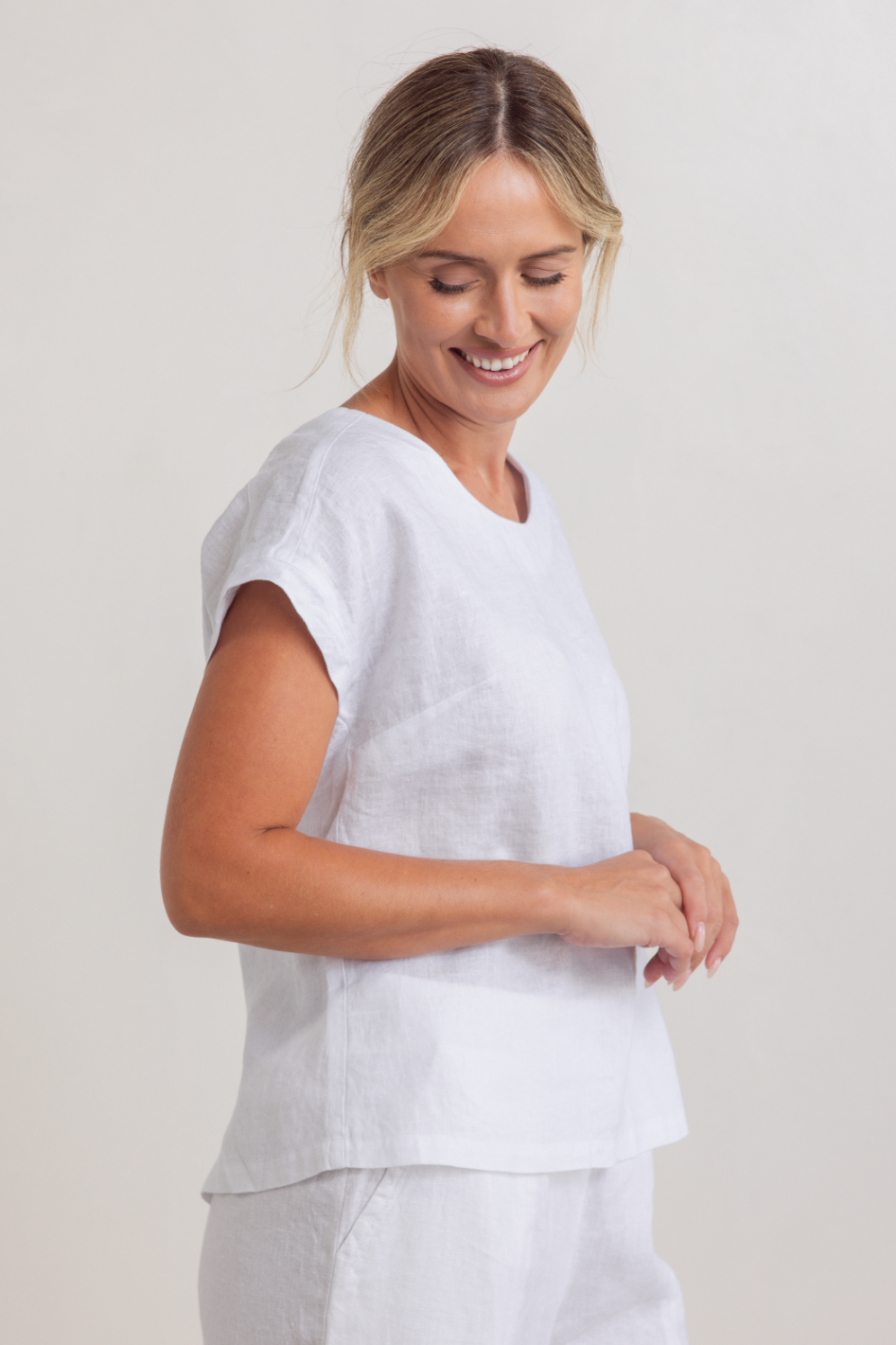 See Saw Linen Cap Sleeve Button Back Top in White