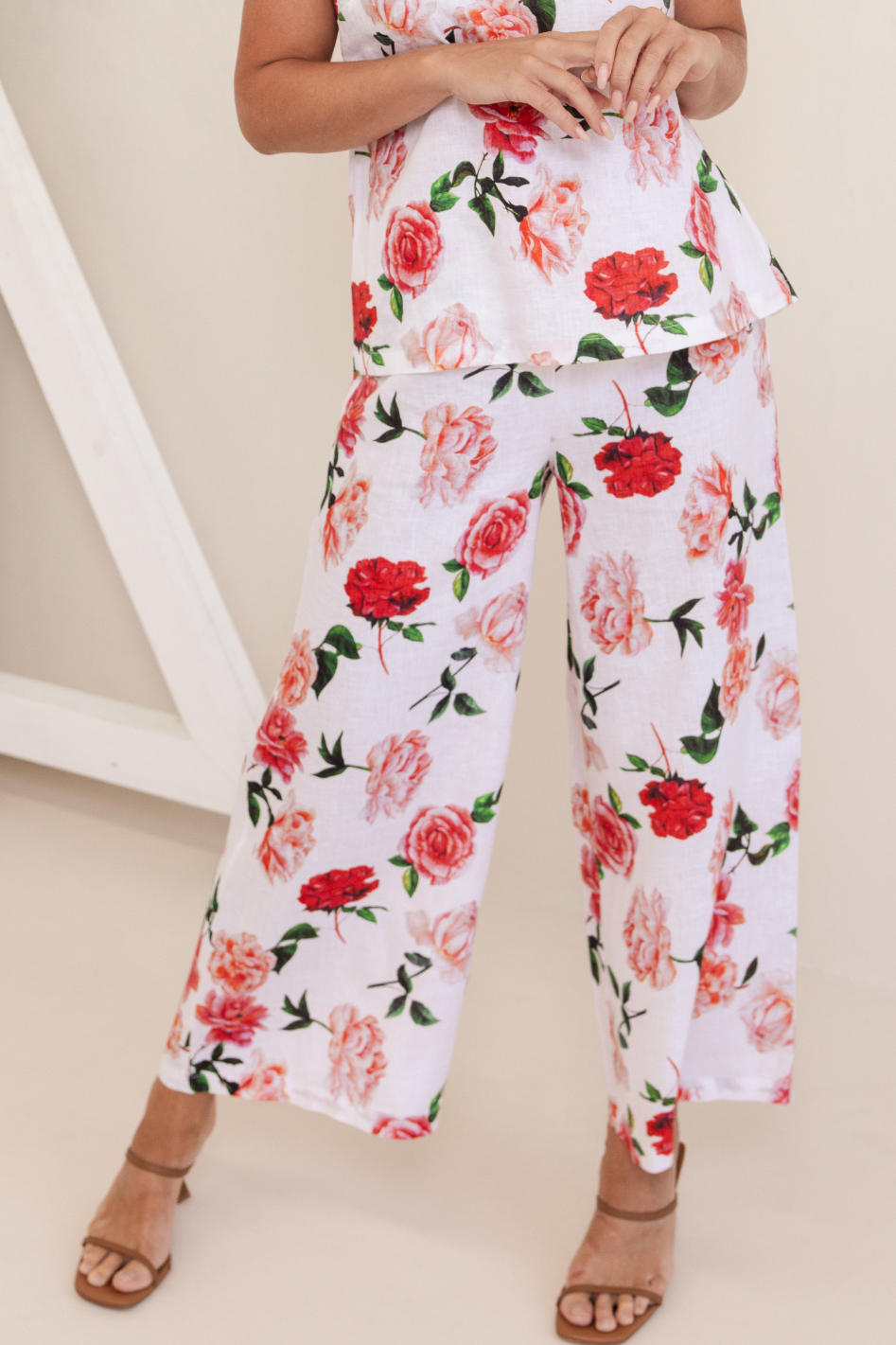 See Saw Linen Palazzo Pant in Roses Print