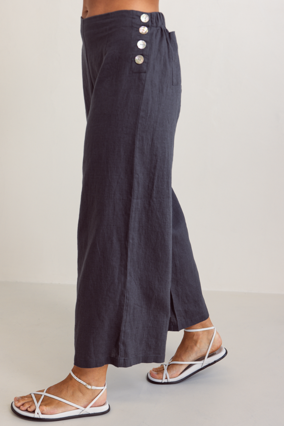 See Saw Linen Palazzo Pant in Charcoal 