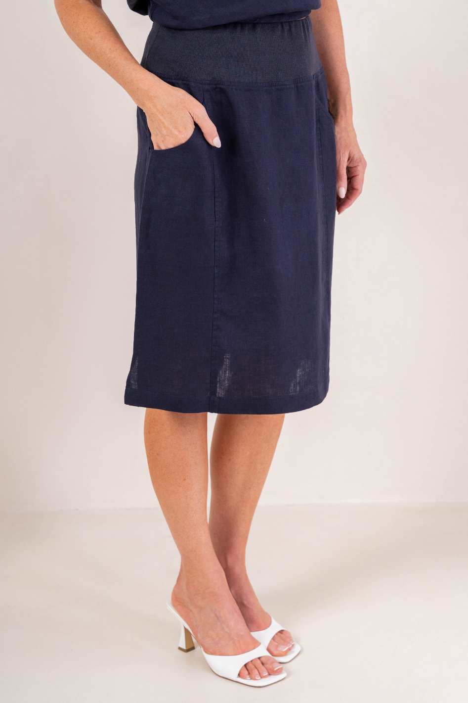 See Saw Rib Waist Linen Skirt in Navy