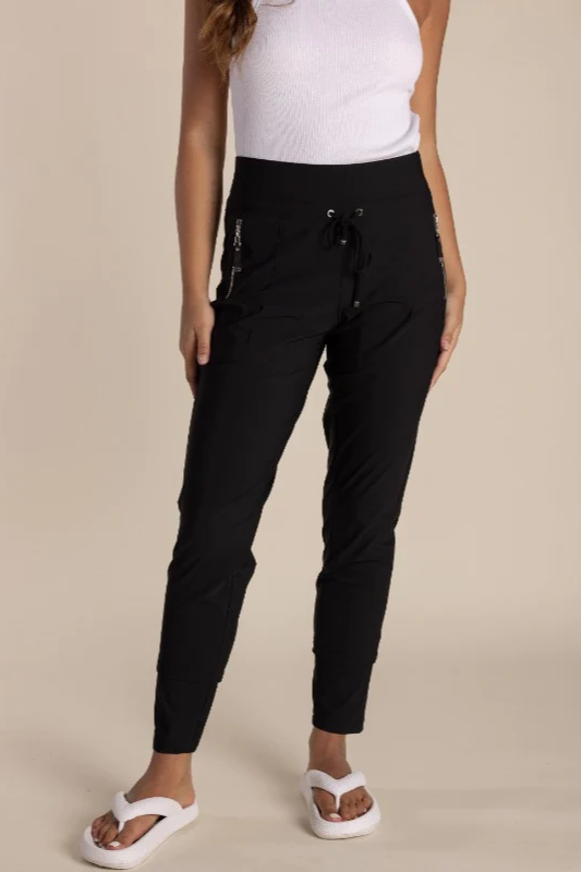 Two T's Panelled Pant in Black