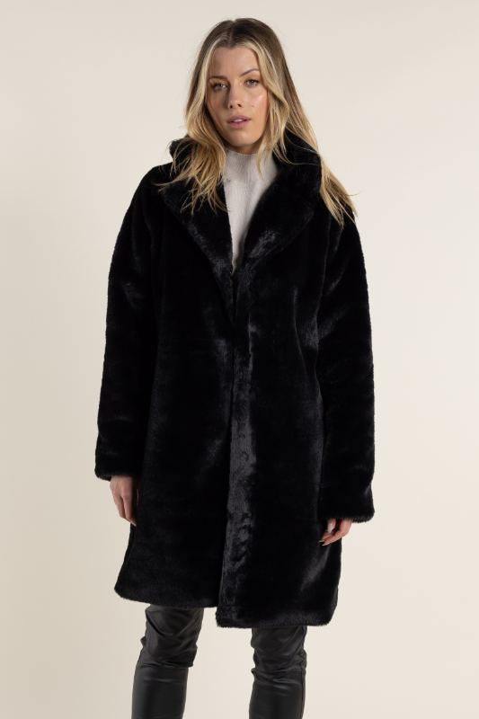 Two T's Fur Coat with Collar in Black