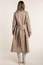 Load image into Gallery viewer, Two T&#39;s Trench Coat in Camel
