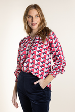 Load image into Gallery viewer, Two T&#39;s Triangle Print Top in Paradise Pink Print
