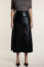 Load image into Gallery viewer, Two T&#39;s Faux Leather Skirt in Black
