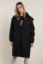 Load image into Gallery viewer, Two T&#39;s Long Puffer with Hood in Black
