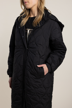 Load image into Gallery viewer, Two T&#39;s Long Puffer with Hood in Black
