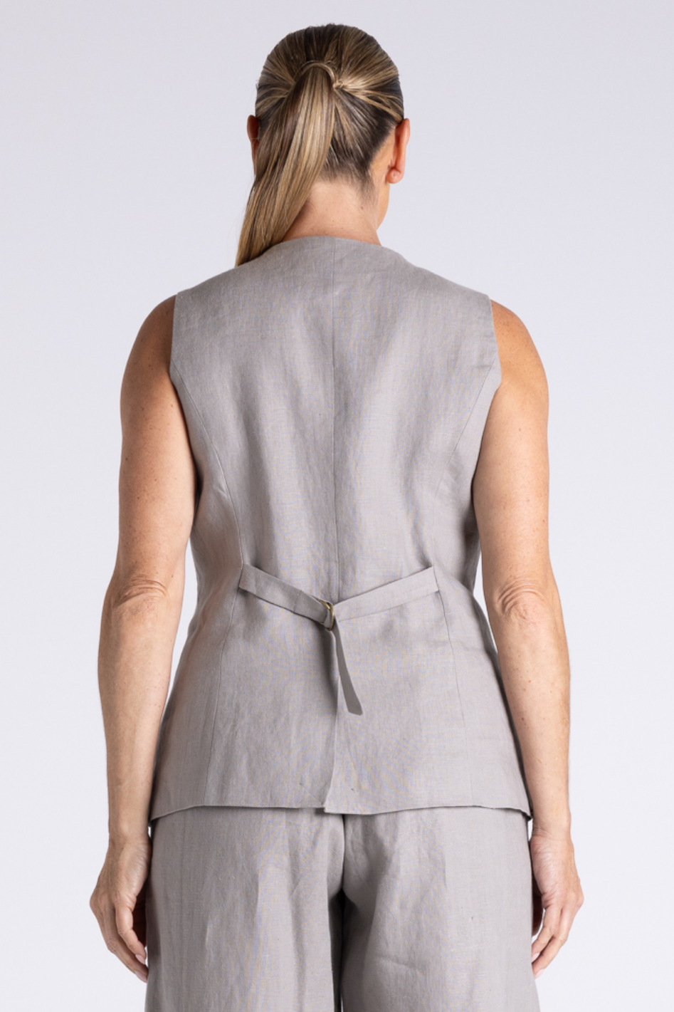 Two T's Abbey Vest in Dove Tweed Linen