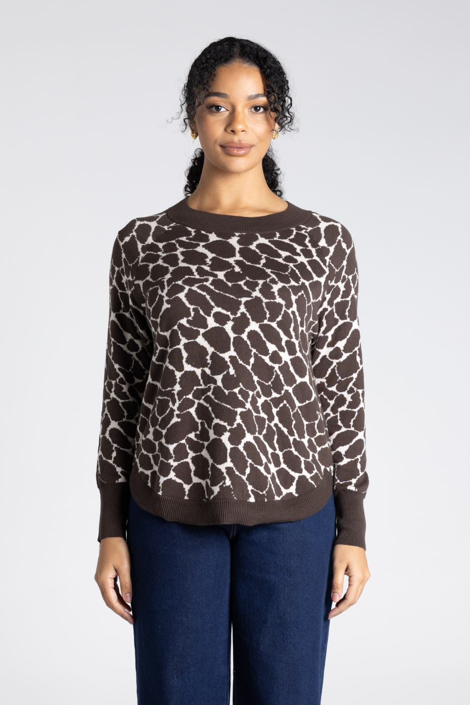 Two T's Animal Scoop Hem Crew