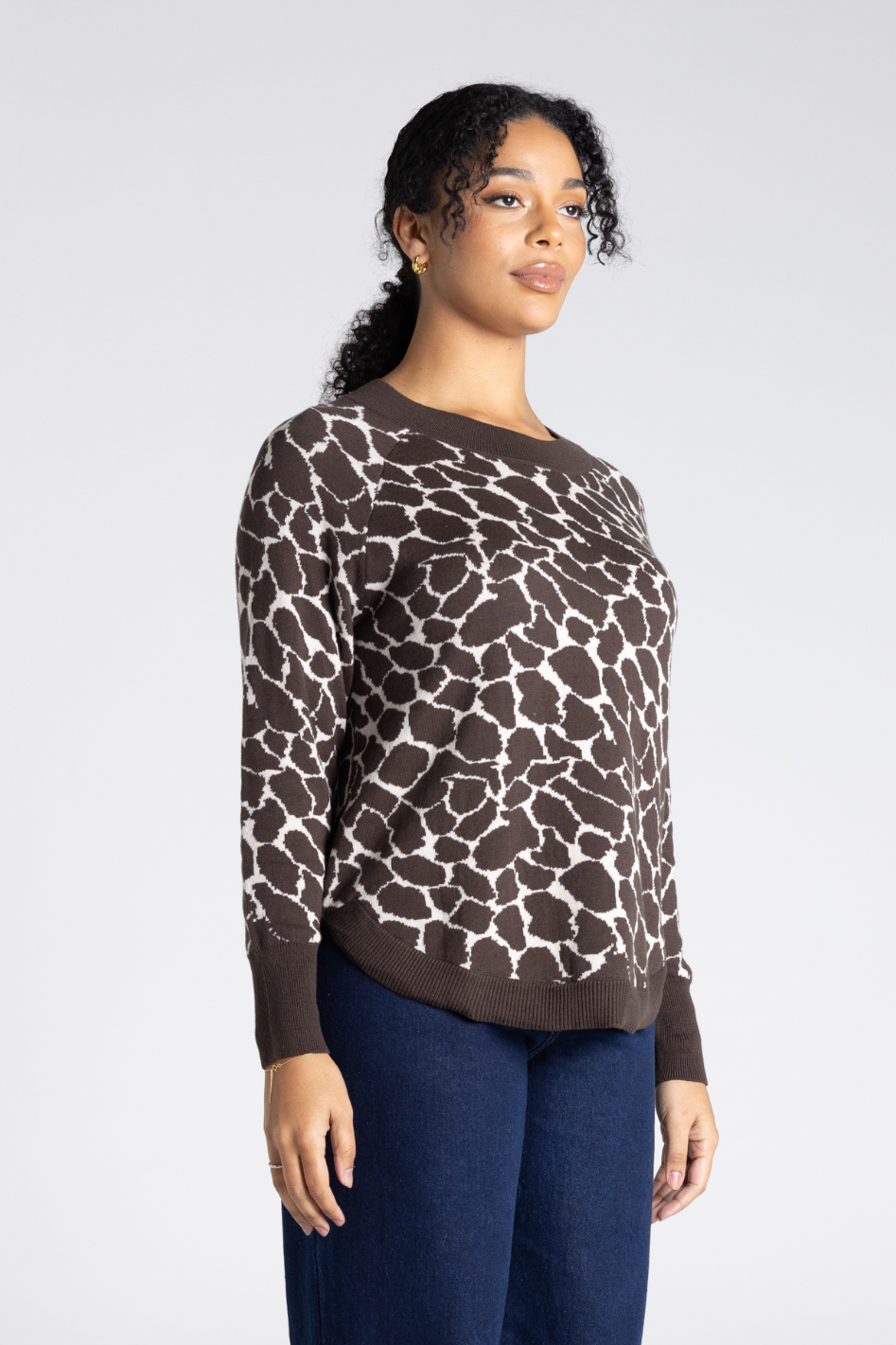 Two T's Animal Scoop Hem Crew