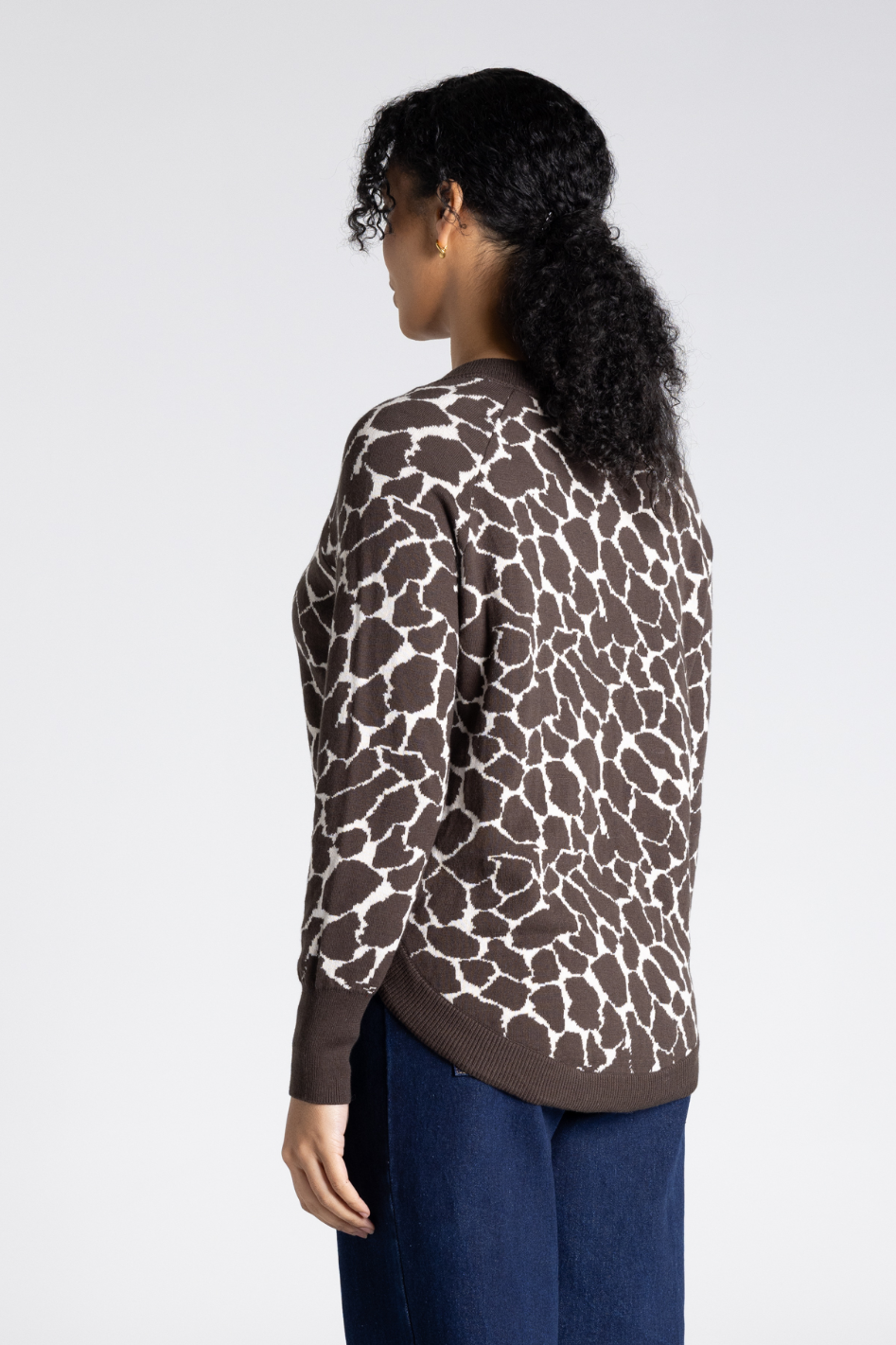 Two T's Animal Scoop Hem Crew