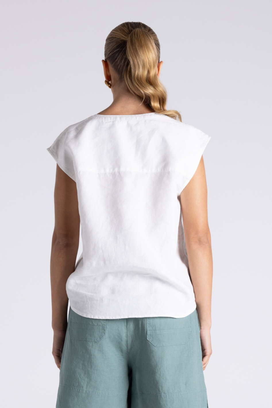 Two T's Aria Linen Top in White