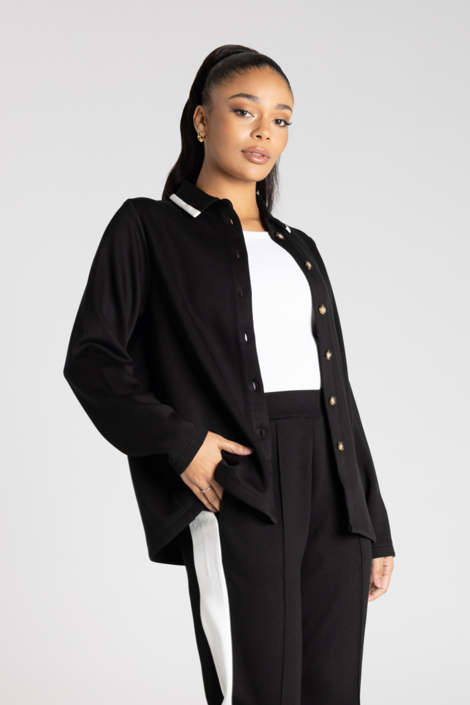 Two T's Travel Shirt in Black and Ivory