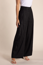 Load image into Gallery viewer, Two T&#39;s Linen Mix Wide Leg Pant in Black
