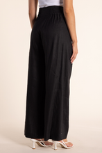 Load image into Gallery viewer, Two T&#39;s Linen Mix Wide Leg Pant | Black

