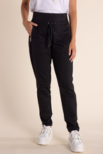 Load image into Gallery viewer, Two T&#39;s Panelled Jogger Pant in Black
