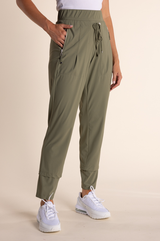 Two T's Panelled Jogger Pant in Khaki