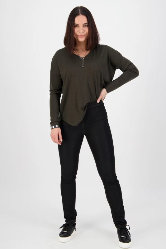 Vassalli Skinny Leg Full Length Denim Pull On Pant in Black